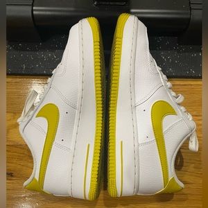 Used Womens Air Force 1 Low in Bright Citron